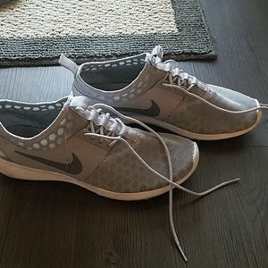 Nike tennis shoes